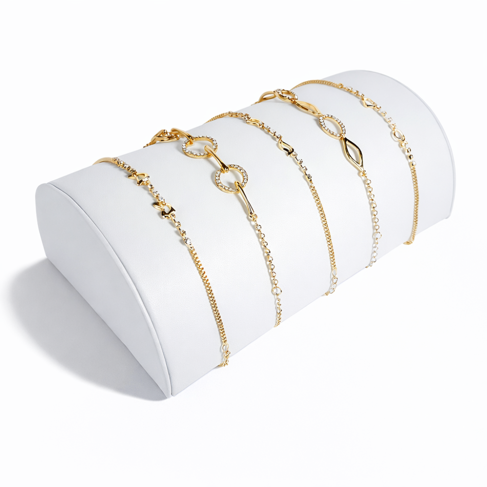 Soporte para pulseras semicilíndrico de símil piel blanca