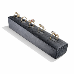 Expositor inclinado para anillos de terciopelo gris antracita
