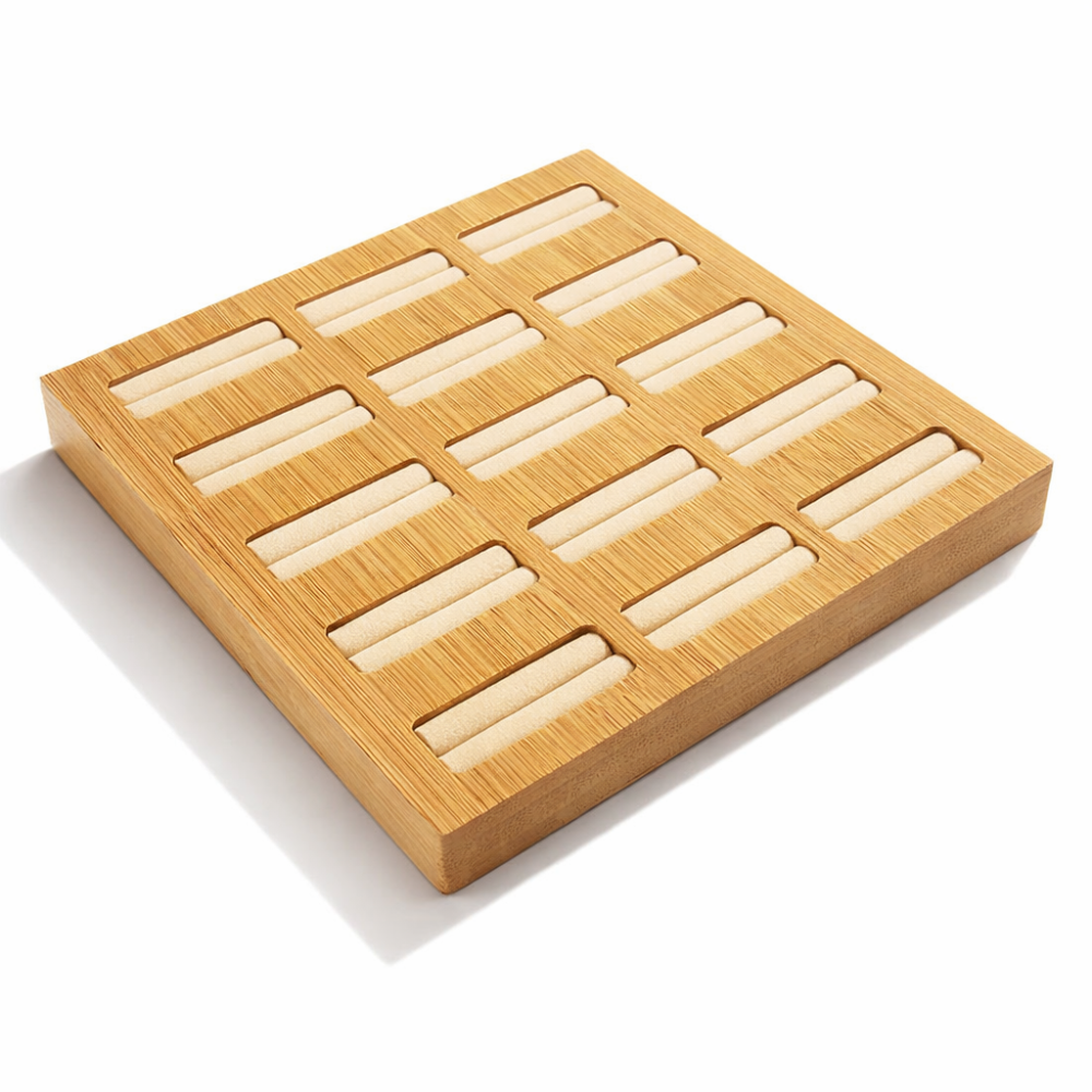 Pequeña bandeja de madera y ante sintético beige para 15 anillos