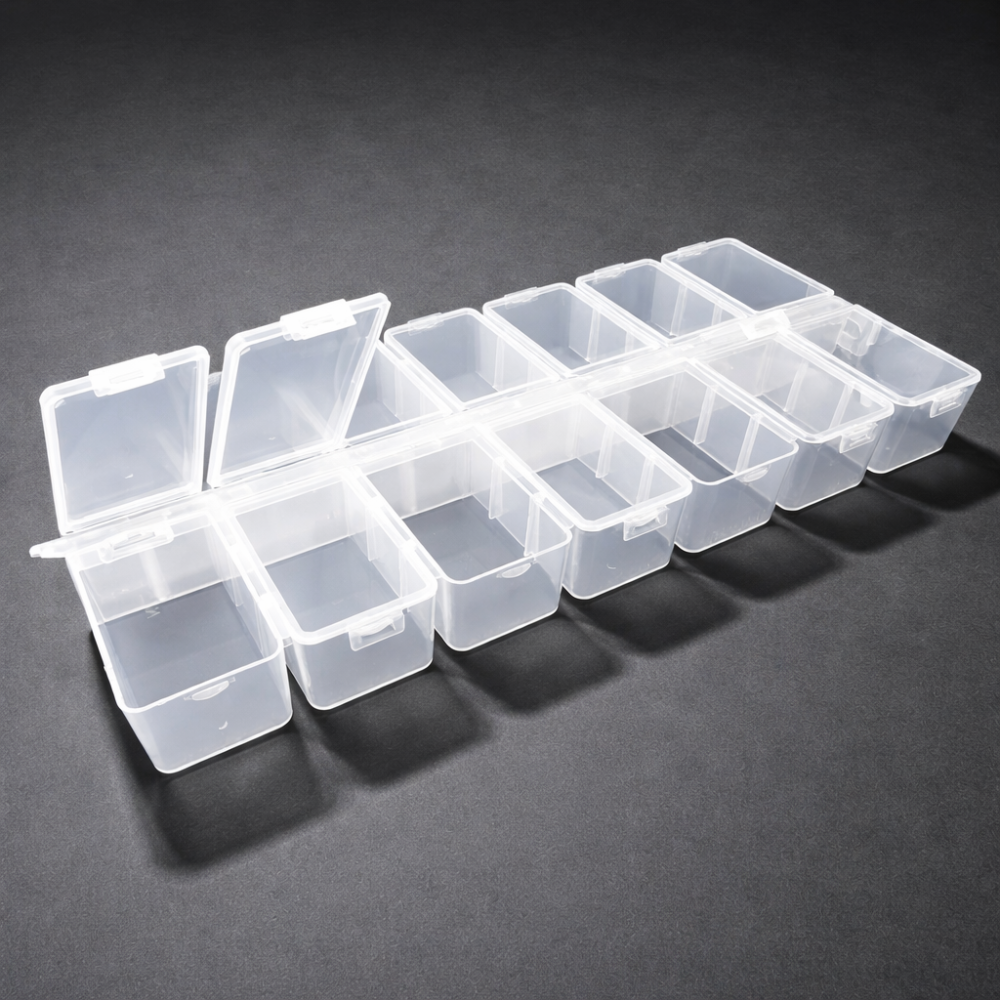 Caja de plástico transparente con 14 compartimentos separados con tapas