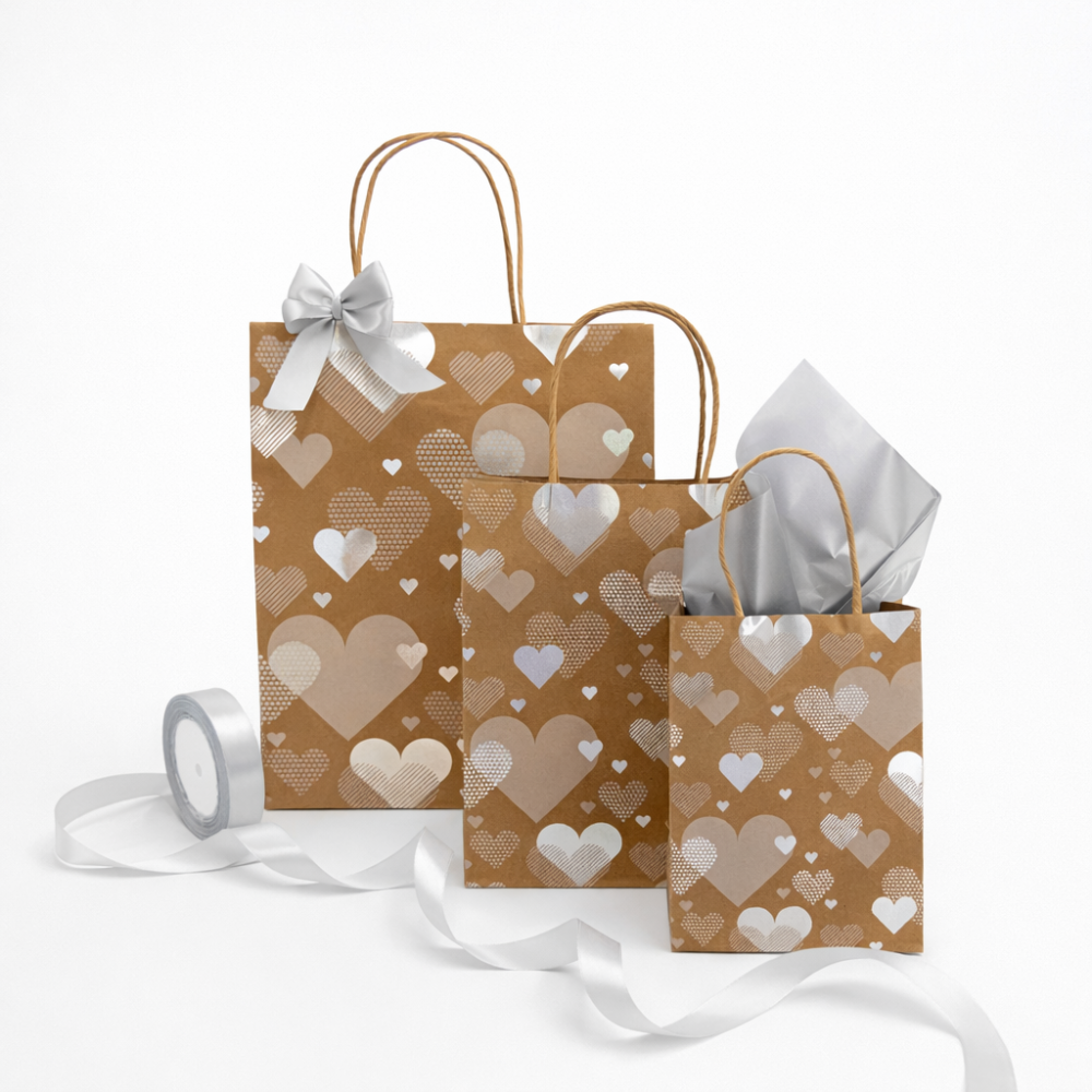 PAQUETE PRESTIGE: 36 bolsas de papel kraft con corazones plateados + papel de seda + cinta de raso - 12 BOLSAS DE REGALO