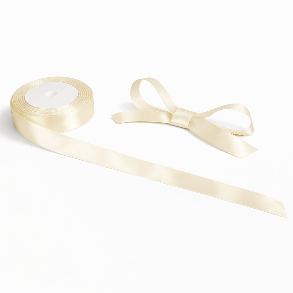 Bobina de cinta de raso de tela color blanco crema