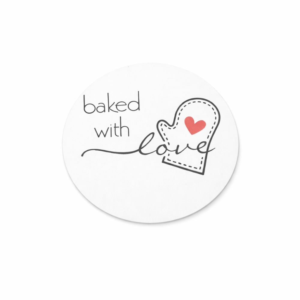 Rollo de 500 etiquetas de regalo «Baked with love» sobre fondo blanco - 11052