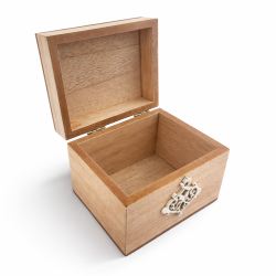 Pequeña caja de madera con motivo de flor blanca en relieve