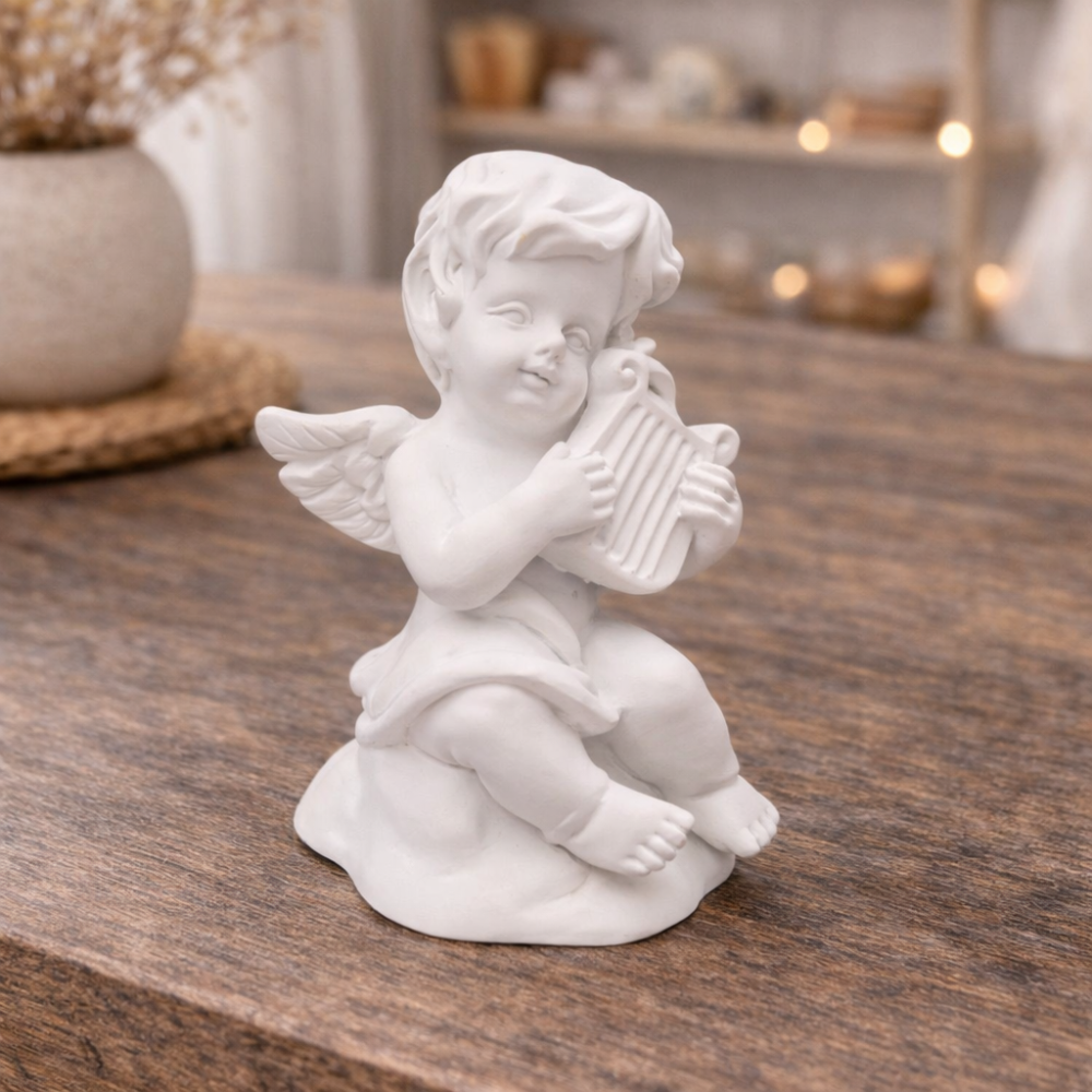 Pequeño ángel Cupido tocando la lira de resina blanca