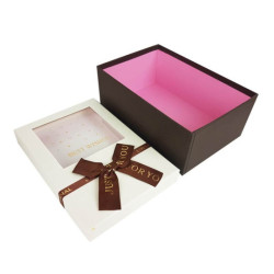 Boîte cadeaux bicolore à fenêtre marron foncé et écru 19x12x7cm