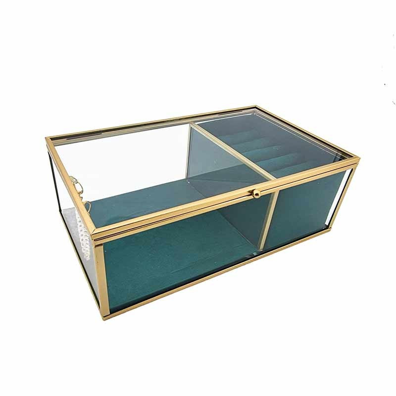 Boîte à bagues en métal doré et en verre fond suédine vert émeraude
