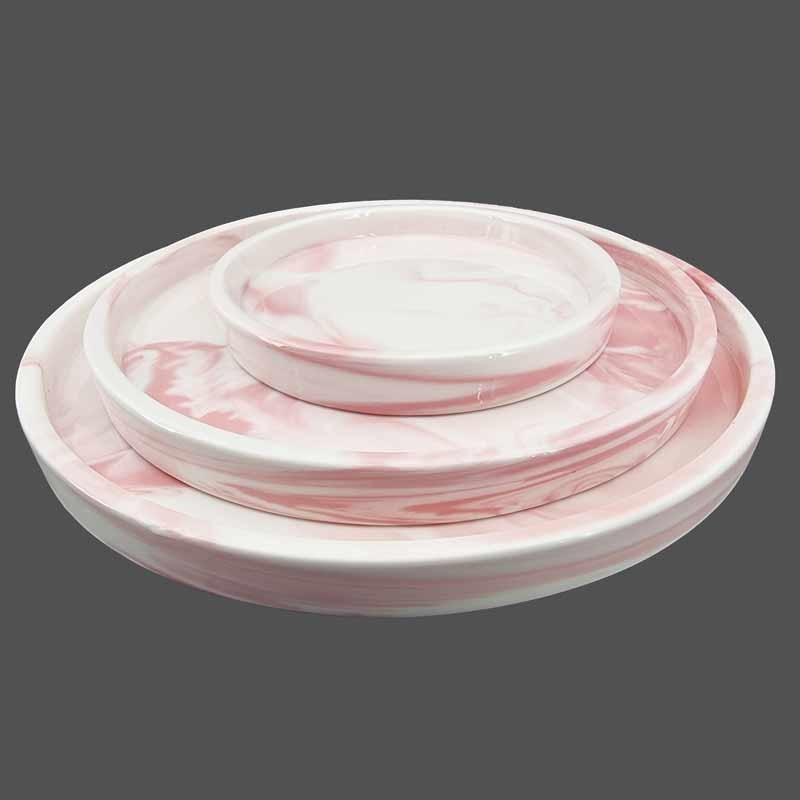 Petit plateau rond effet marbré rose clair en céramique