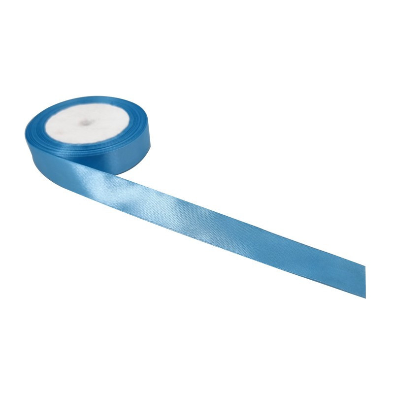 Bobine de ruban satiné en tissu de couleur bleu ciel