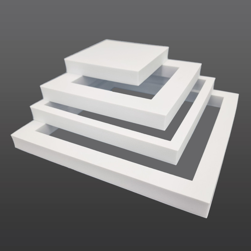 Set de 4 articles de décoration en polymère blanc en forme de carrés