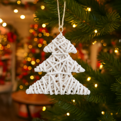 Petit sapin en osier à suspendre 15x16cm - blanc