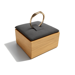 Plot pour bague en bois et en suédine gris anthracite