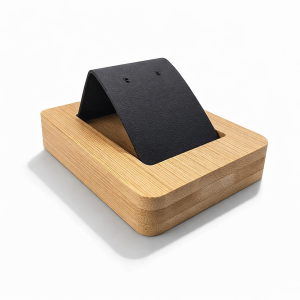 Petit porte boucles d'oreilles simple en bois et simili cuir noir