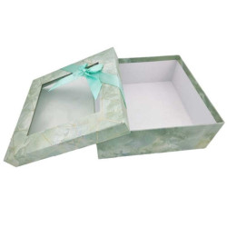 Grande scatola regalo quadrata con finestra verde mandorla marmorizzato 23x23x9 cm