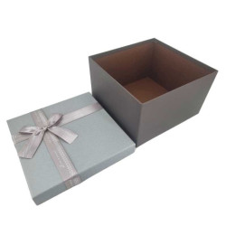 Grande scatola regalo grigio acciaio e grigio perla con fiocco in nastro satinato 23x23x14 cm