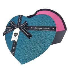 Piccola scatola regalo a forma di cuore color verde acqua con fiocco 13x15x6 cm