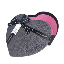 Piccola scatola regalo a forma di cuore nera 13x15x6 cm