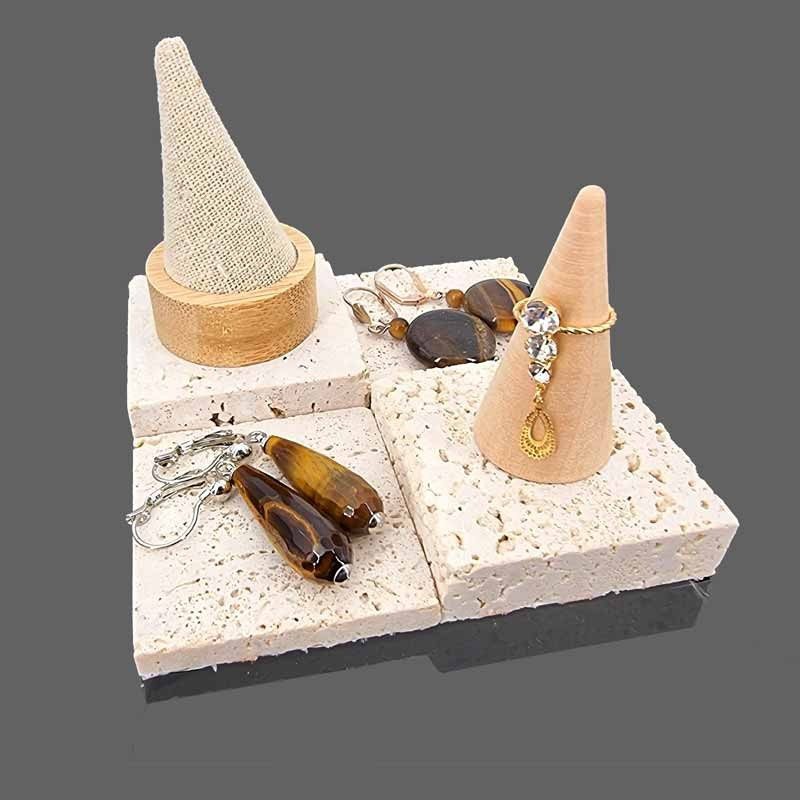 Support de présentation à bijoux en pierre naturelle écrue