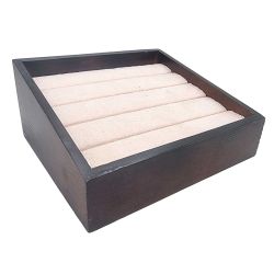 Piccolo vassoio inclinato in legno scuro e similpelle beige rosata per anelli