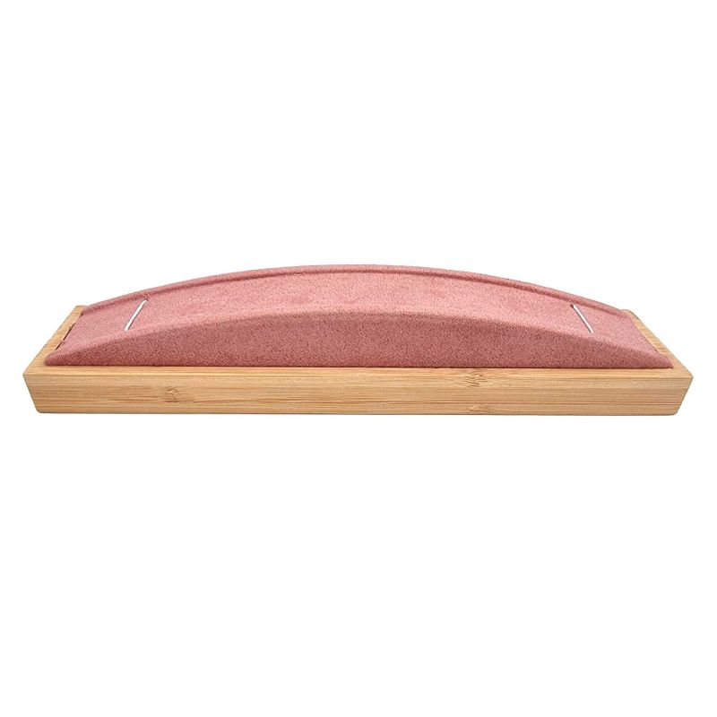 Support à bracelet bombé en bois de bambou et en suédine rose
