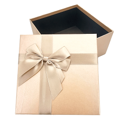 Grande scatola regalo con fiocco in raso dorato 19x19x9,5 cm - Pesca