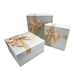 Grande scatola regalo con fiocco in raso dorato 19x19x9,5 cm - Grigio perla
