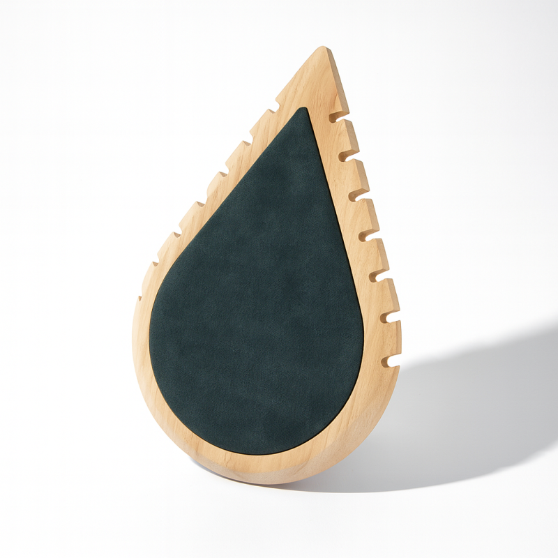 Grande espositore per collane in legno e tessuto effetto alcantara grigio a forma di goccia d'acqua