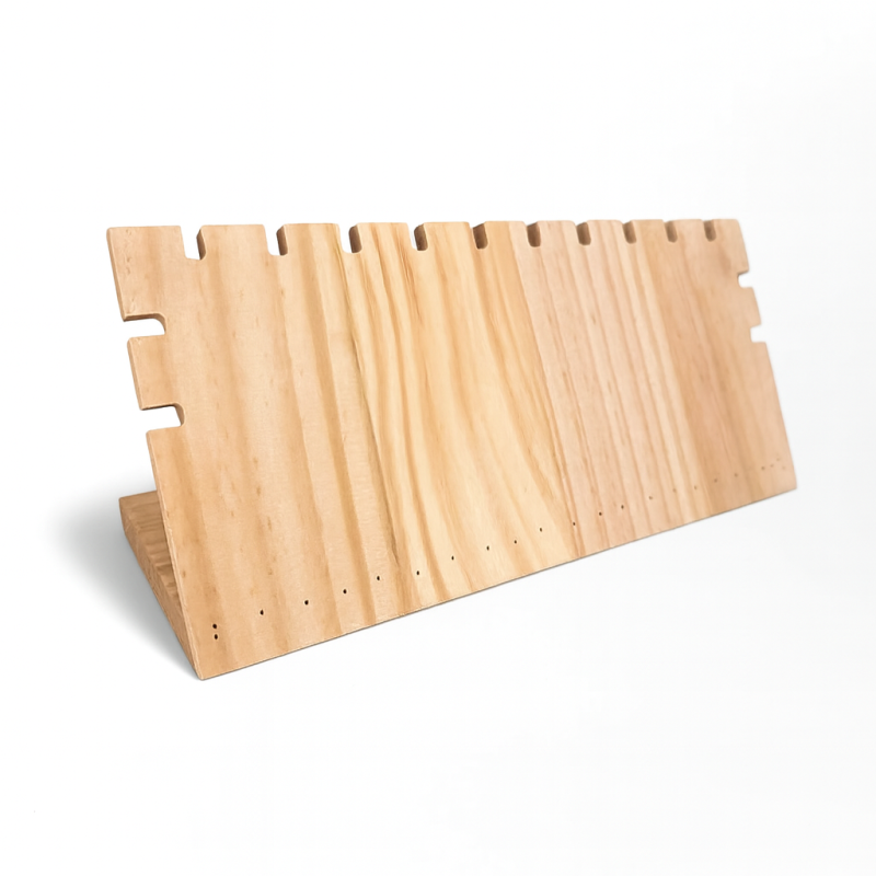Piccolo espositore per gioielli a forma di catena in legno di pino