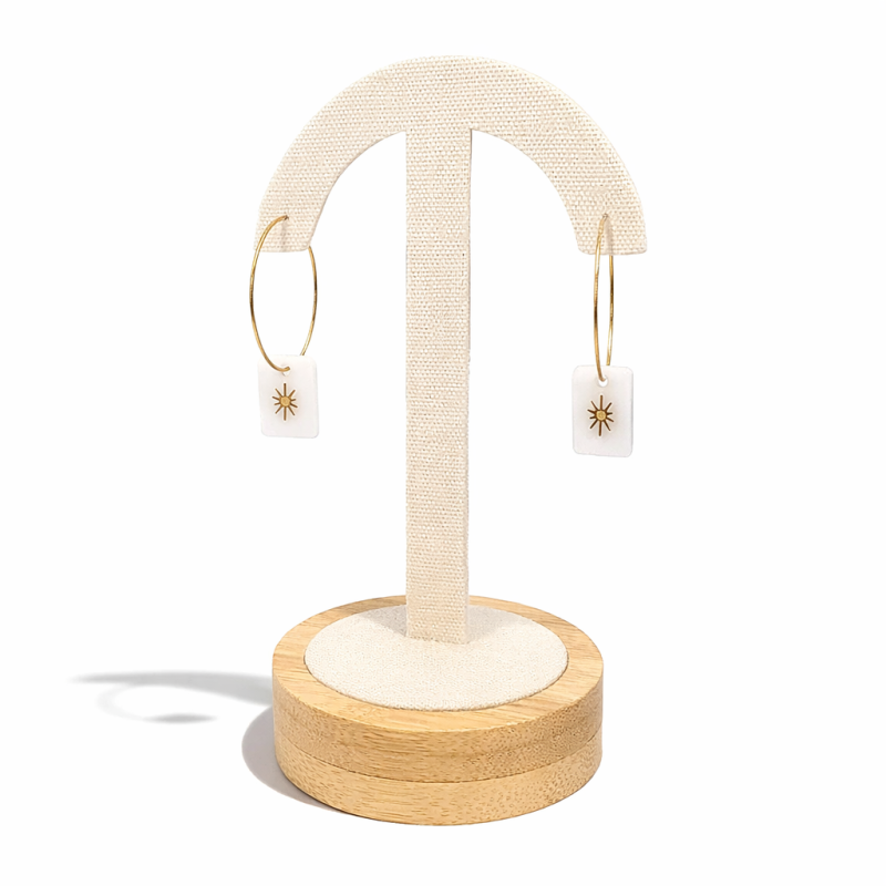 Porta orecchini a forma di ombrello su base in legno - Cotone beige naturale