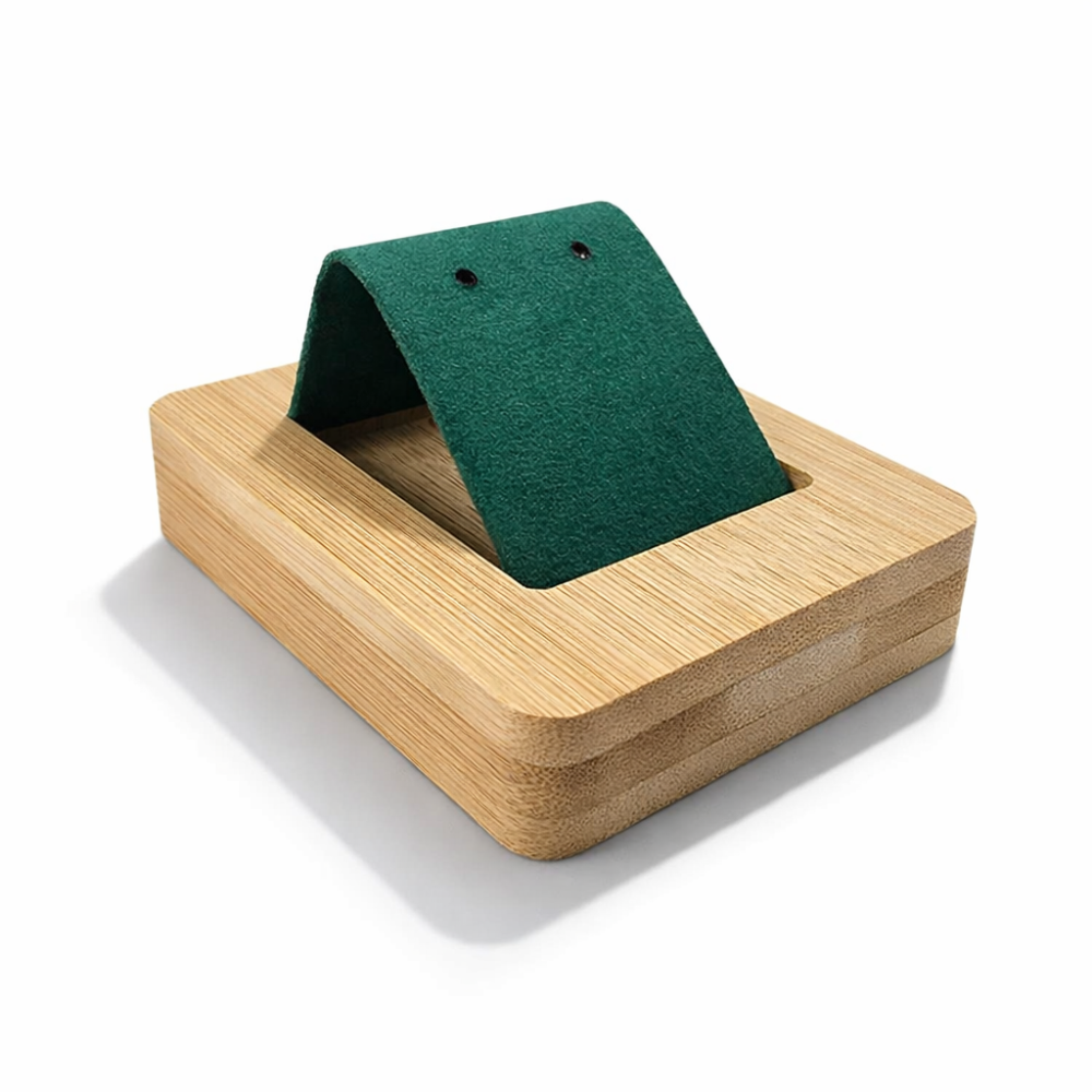 Piccolo supporto per orecchini in legno e alcantara verde smeraldo