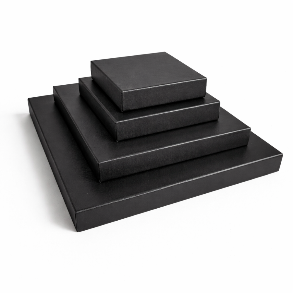 Set di 4 volumi quadrati in similpelle nera