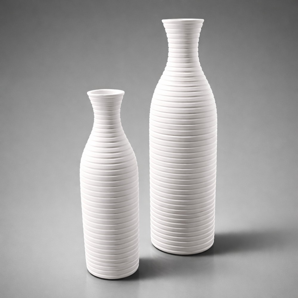 Vaso a forma di bottiglia in ceramica bianca, Vaso bianco a forma di bottiglia.