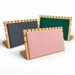 Trio di espositori per catene in legno e alcantara: grigio antracite, verde smeraldo e rosa, -50%